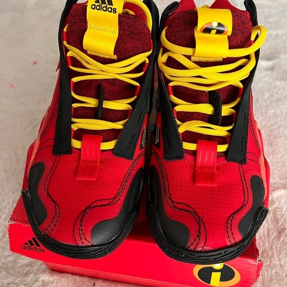 Very hard to find Adidas/ Pixar running shoes. New. - Picture 4 of 8